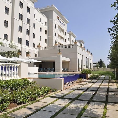 Peermont Metcourt Suites At Emperors Palace Kempton Park Eksteriør billede