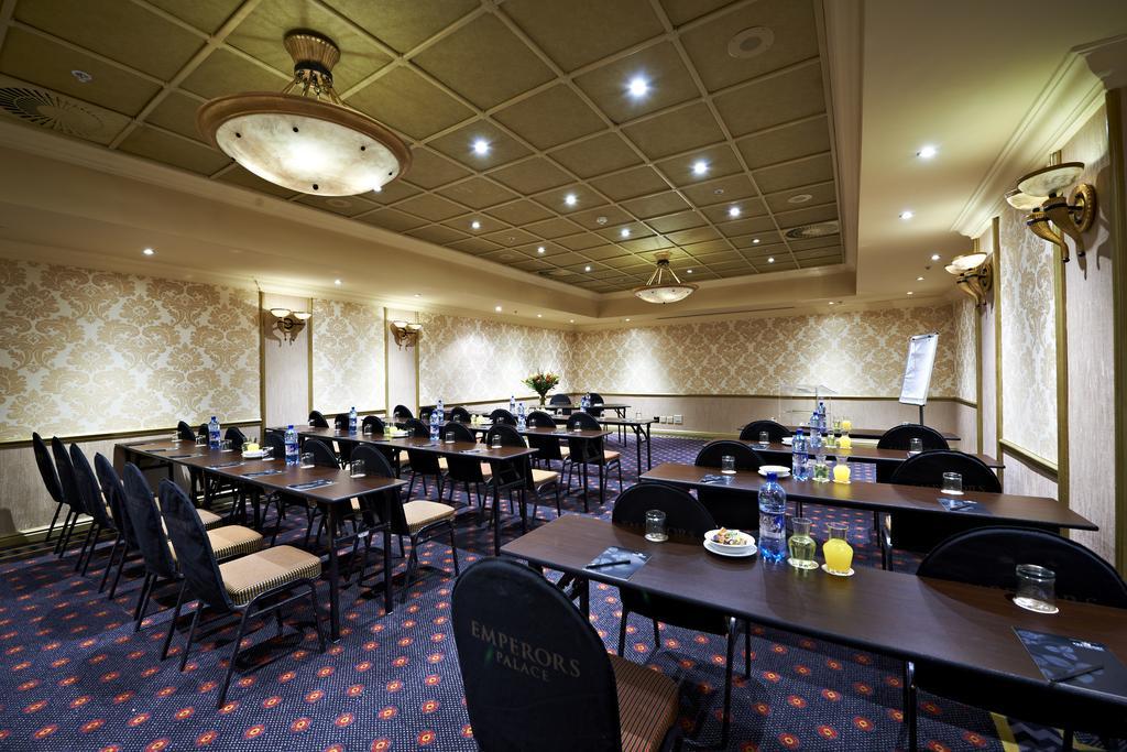 Peermont Metcourt Suites At Emperors Palace Kempton Park Eksteriør billede